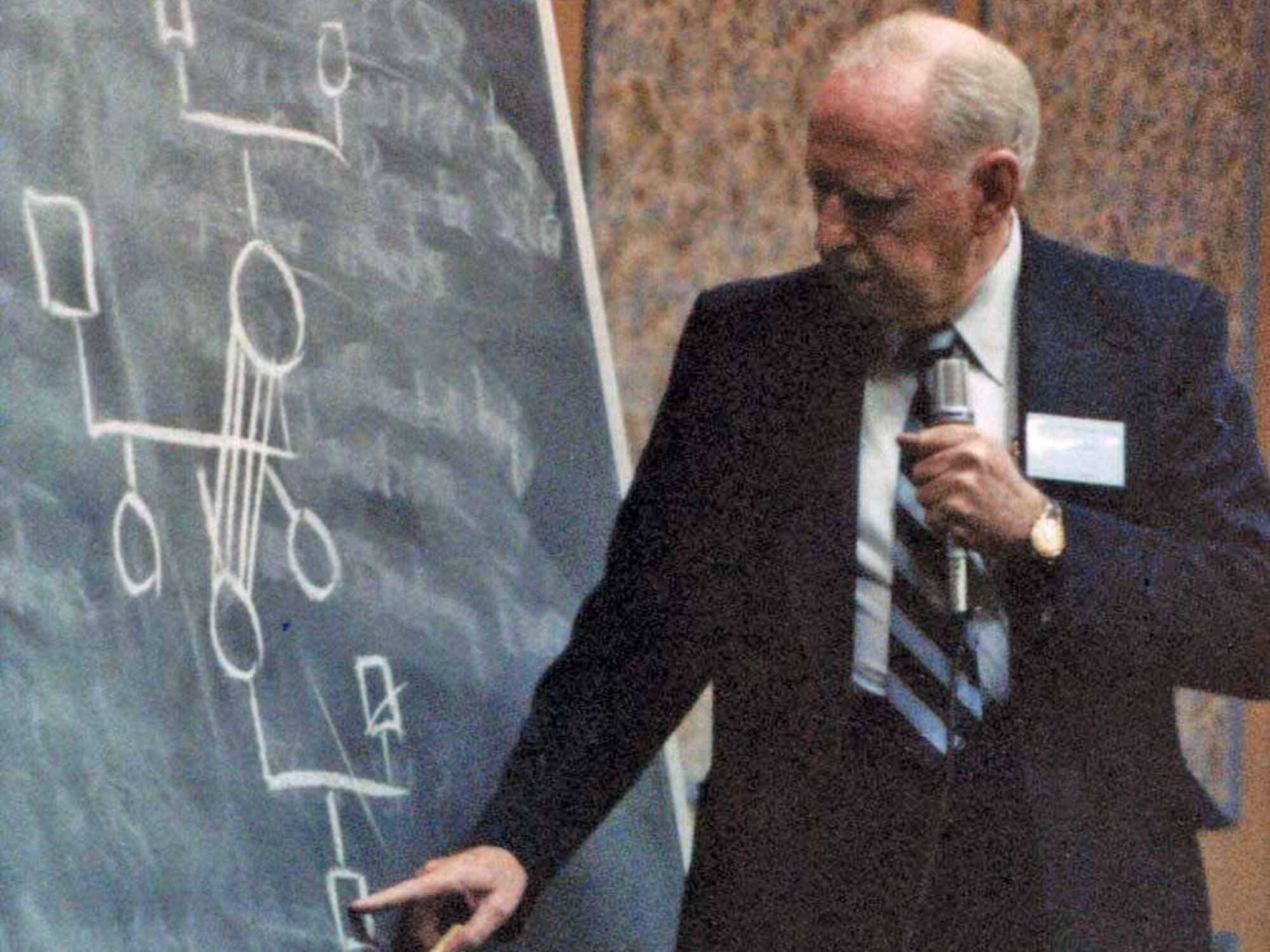murray bowen pointing at chalkboard