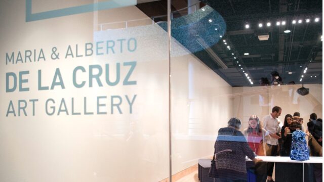 students in the de la cruz art gellery