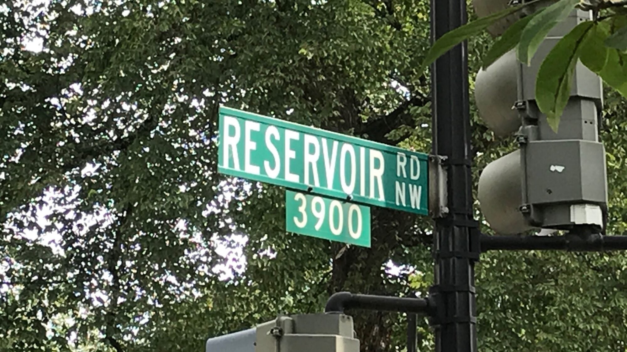 reservoir road sign