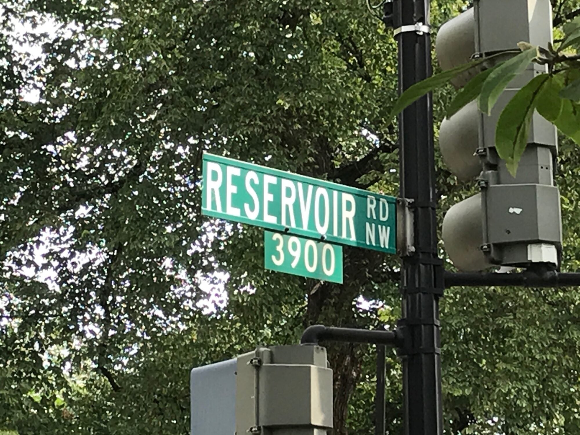 reservoir road sign