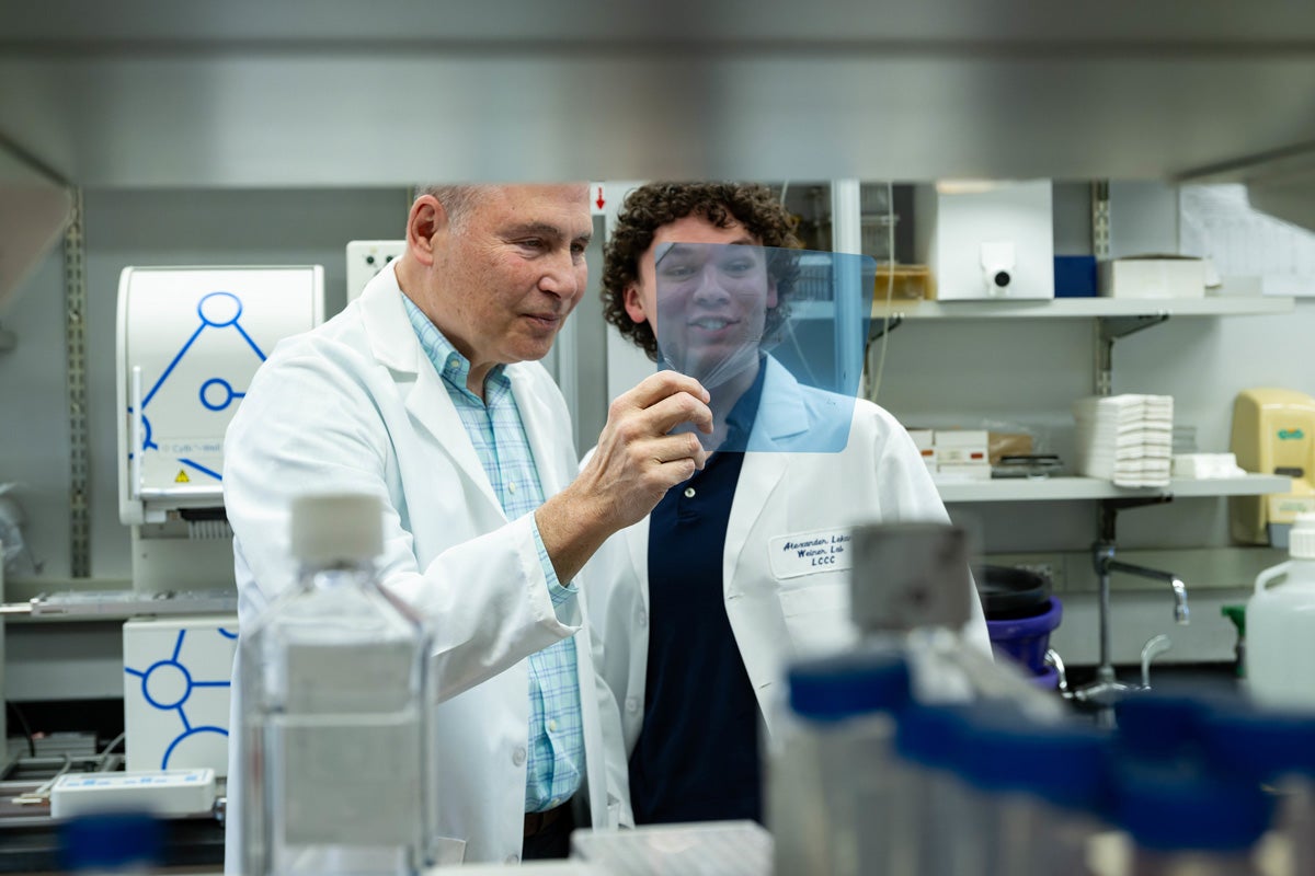 Louis Weiner, M.D., talks with Alex Lekan (C’20), an M.D./Ph.D. student in his lab who is contributing to the research into combining BXCL701 with immunotherapy to fight pancreatic cancer.