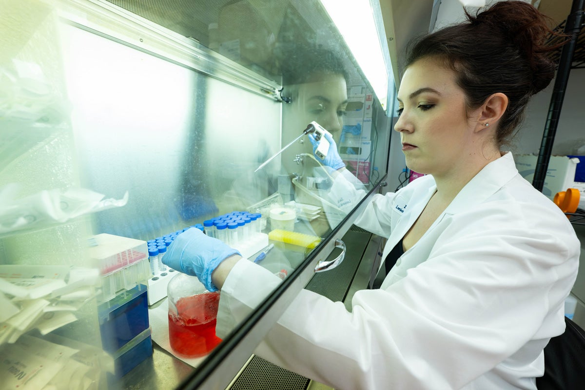 Zoe Malchiodi uses novel technologies to perform doctoral dissertation researchin tumor cell biology at Georgetown University’s New Research Building.