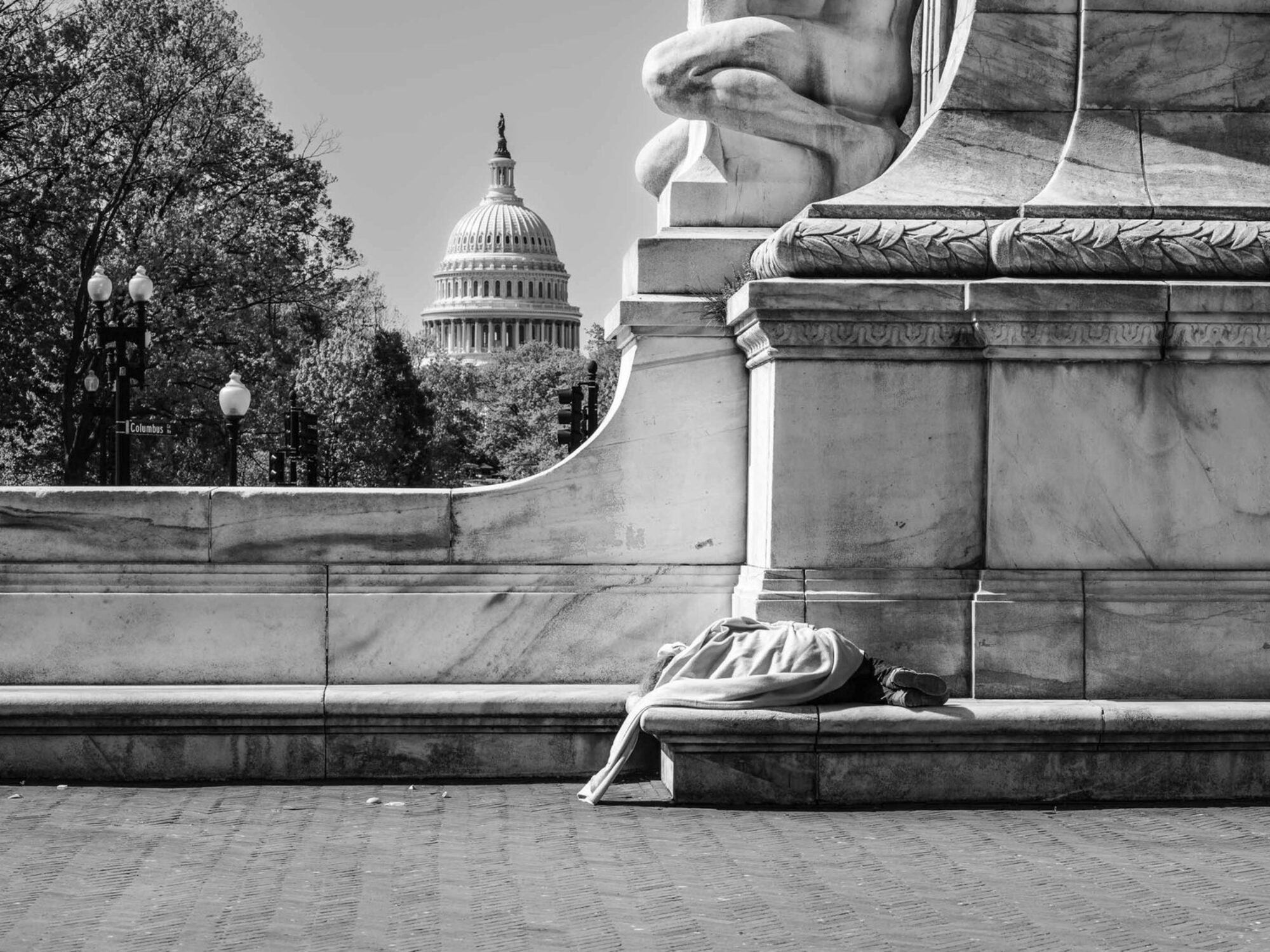 Leslie (Fiumara) Landerkin (N’68) achieved recognition for this photo, entitled “A Hard Place to Sleep.” It is part of a series she calls “Unhoused.”