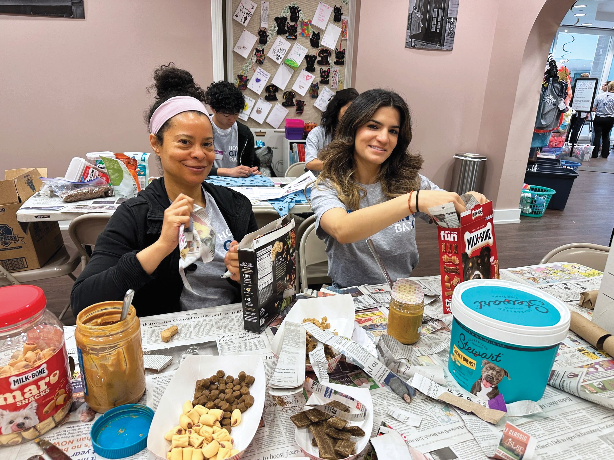 The Georgetown Club of Chicago volunteers at an adoption event for Orphans of the Storm animal shelter | Photo: Courtesy of Georgetown Club of Chicago