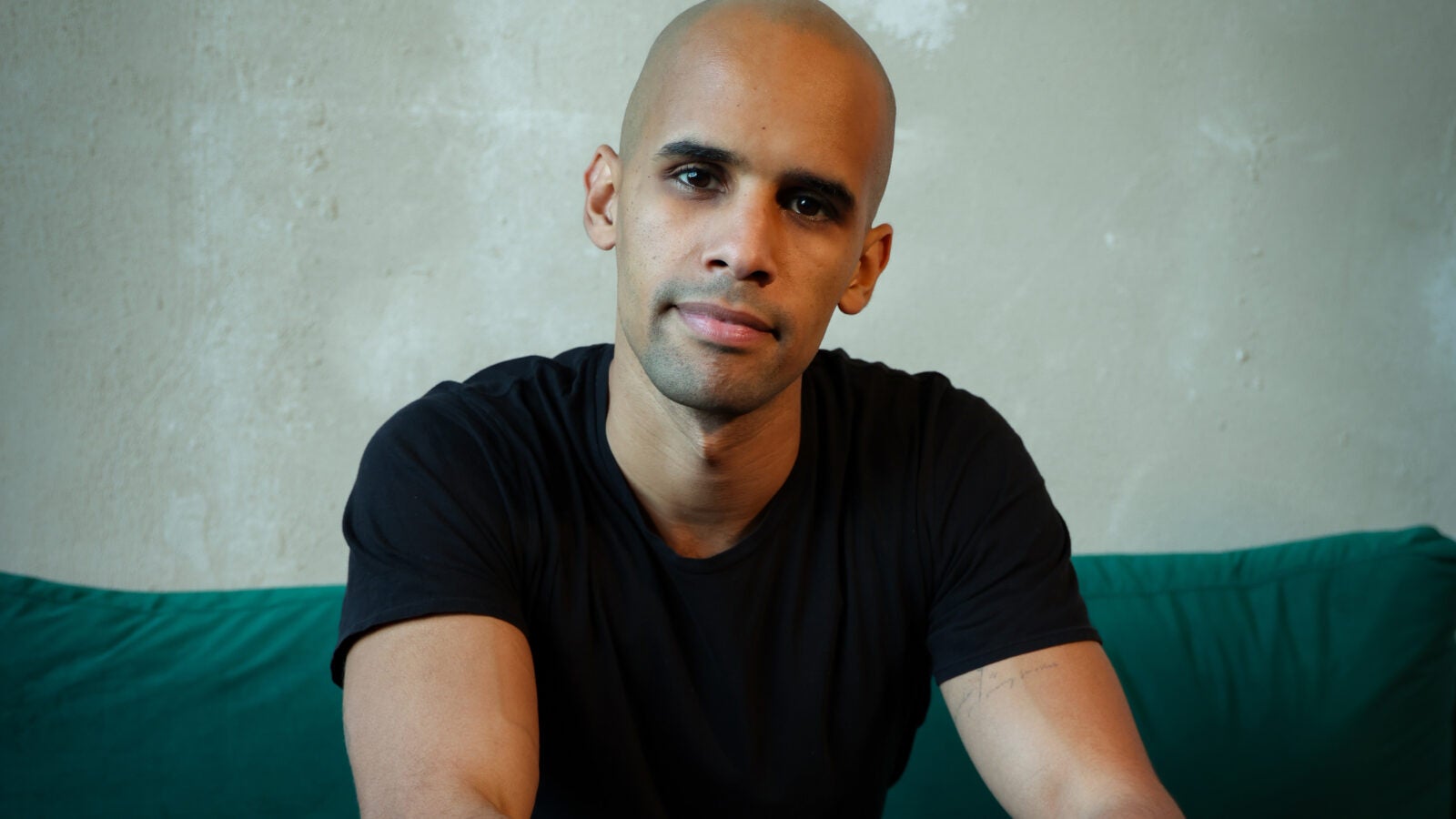 Cole Brown (C’18), author, producer, and political commentator, stays connected to Georgetown by visiting the Hilltop when his Photos: Courtesy of Cole Brown work brings him to Washington, DC, and lifelong Hoya friends.