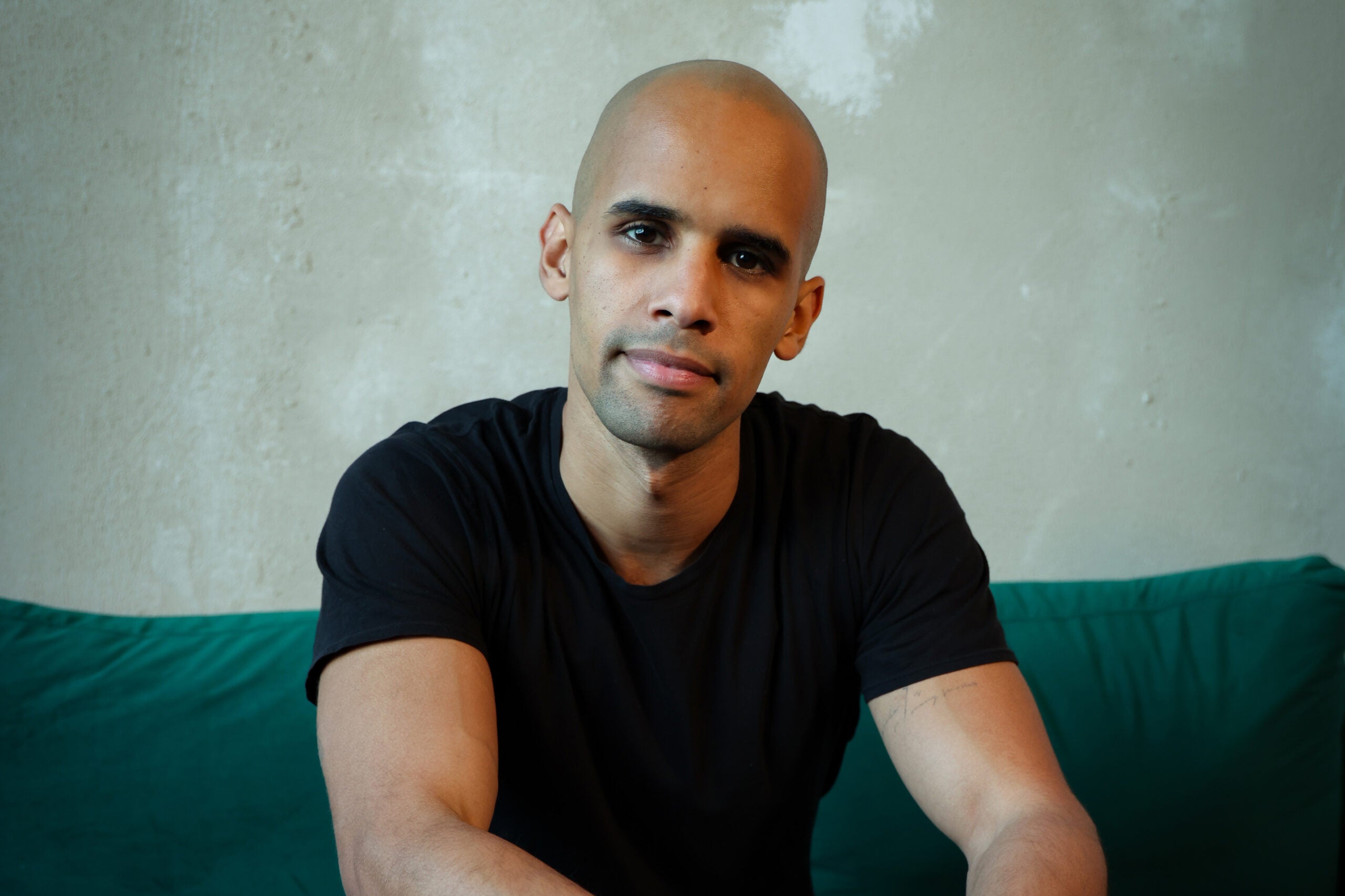 Cole Brown (C’18), author, producer, and political commentator, stays connected to Georgetown by visiting the Hilltop when his Photos: Courtesy of Cole Brown work brings him to Washington, DC, and lifelong Hoya friends.