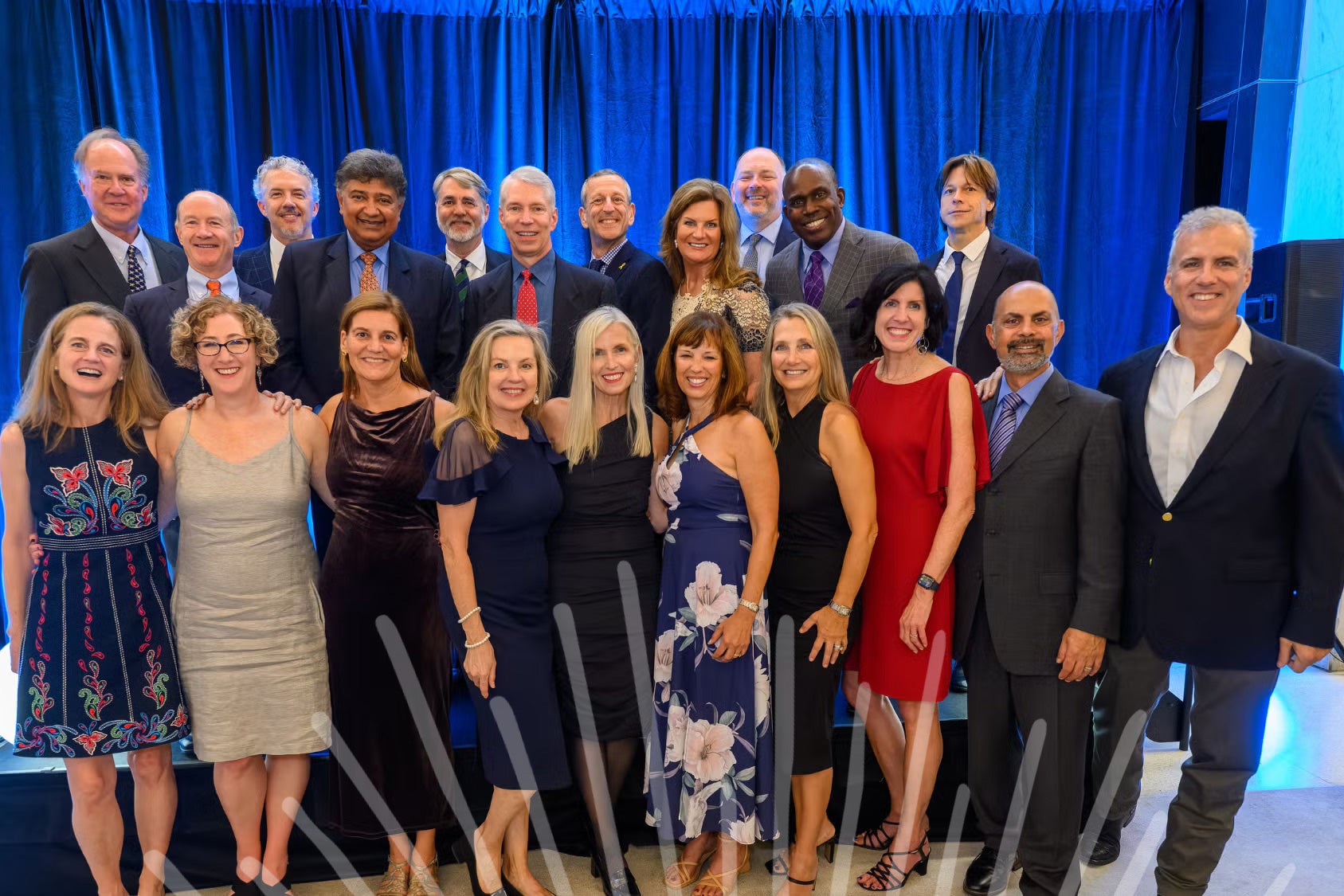 Alumni from the MBA Class of 1994 gather to celebrate their new class gift.