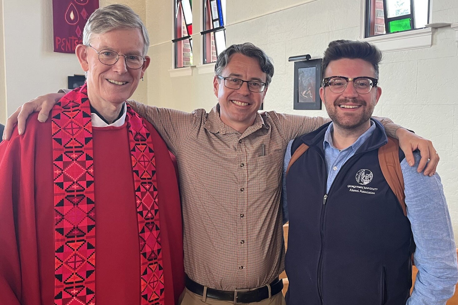 Fr. Phil Burrows, S.J., Georgetown’s inaugural VP of Mission & Ministry, with David Coffey (G’03) and Jarryd Delaney (SCS’24) at Club of Seattle event
