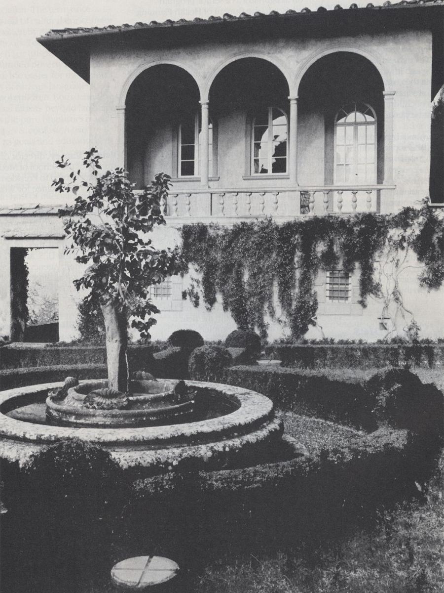 Black and white photo from the ground-level perspective within the same courtyard described before.